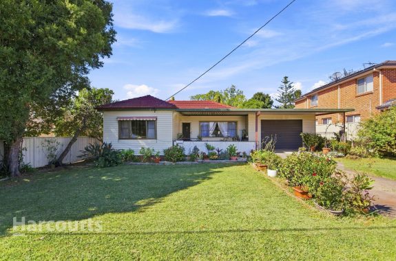 94 Lindesay Street, Campbelltown, NSW 2560